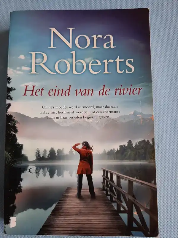 Het eind van de rivier - Nora Roberts (pseudoniem van Eleanor Marie Robertson.), Veldboeket Lektuur (Numansdorp) Uitverkoop
