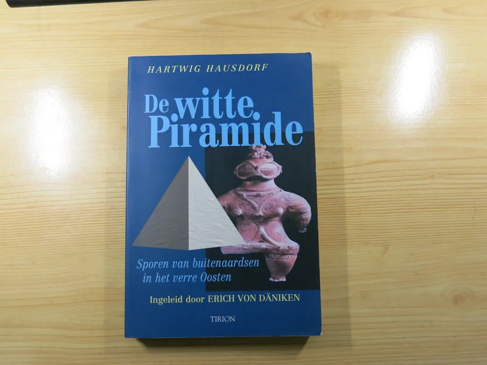 De witte piramide - H. Hausdorf Uitverkoop