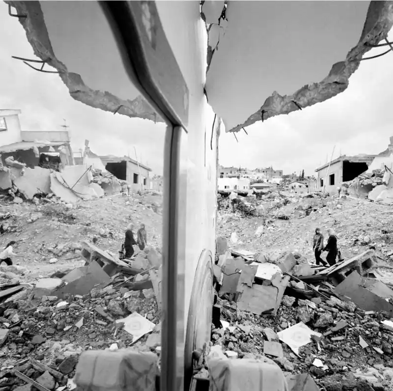 Ground - Bruno Stevens; Gideon Levy; Robert Fisk Beperkt Aanbod