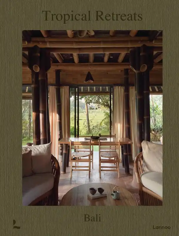 Populair Tropical Retreats / 1st Edition