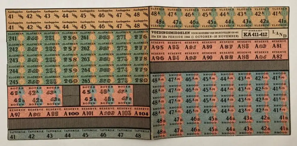 Koopje Voedingsmiddelen voor houders van inlegvellen GA 401, 11e en 12e periode 1944 (1 october-25 november) Bonkaart KA 411-412. Land - Voedselbonnen W.O. II -